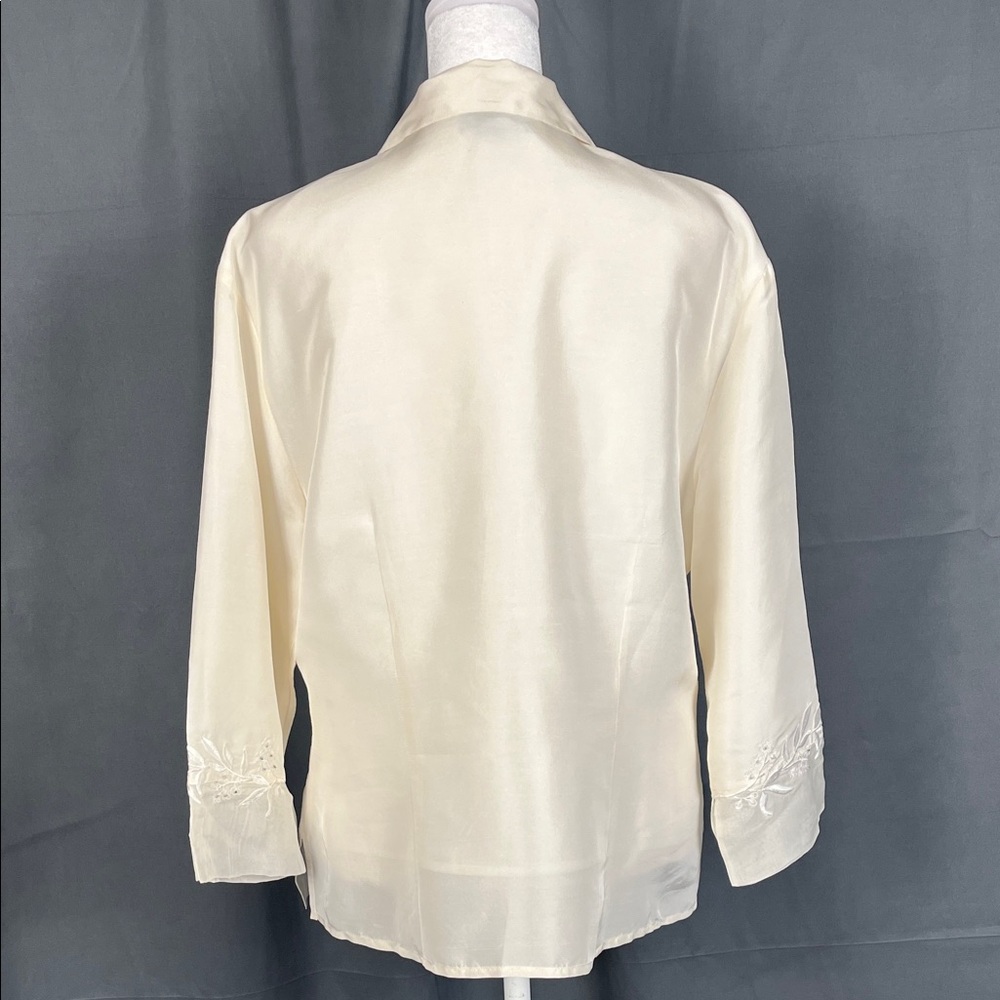 100% silk Elegant Cream Embroidered Blouse - Picture 4 of 5